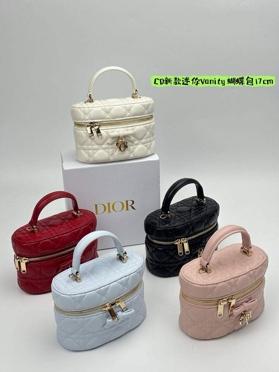 Dior  
Master🌺
Size:17cm  
250 dhs✅

Zain114
♥️♥️♥️