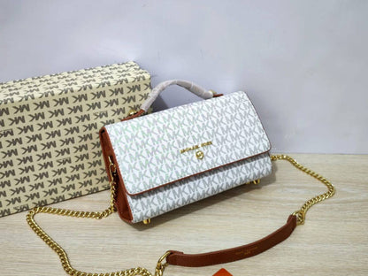 Bags

90 dhs🇦🇪

with box
🎁🎁🎁

size 23cm

Zain26
♥️♥️♥️
