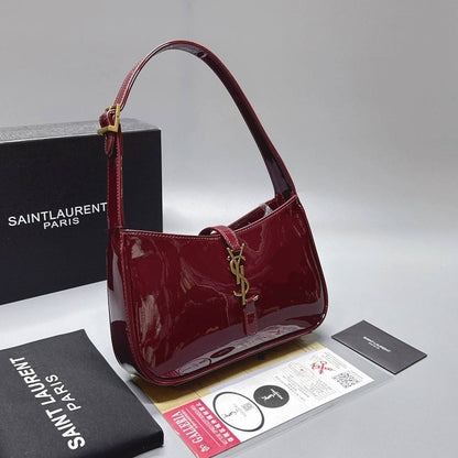 YSL 
 GOOD QUALITY
 WITH BOX 
🎁🎁🎁

110 dhs✅

Zain295
♥️♥️♥️
