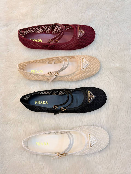 Prada
good Quality 
Size 36-41
115 dhs✅

Zain296
♥️♥️♥️