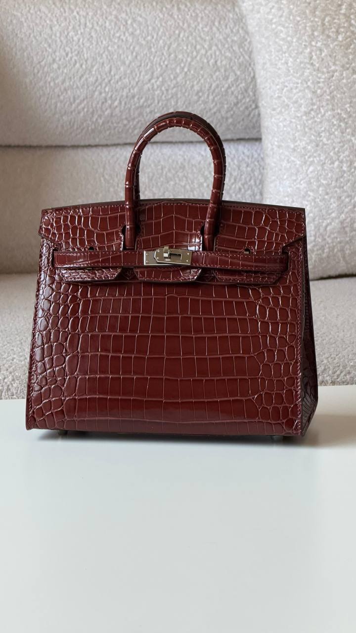 Hermes
Birkin croc 25cm💕master quality😍with box❤️
750 dhs✅

Zain52
♥️♥️♥️