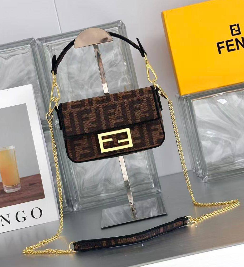 FENDI NEW CAME HIGH QUALITY WITH BOX 
120 dhs🇦🇪🇦🇪

Zain295
♥️♥️♥️