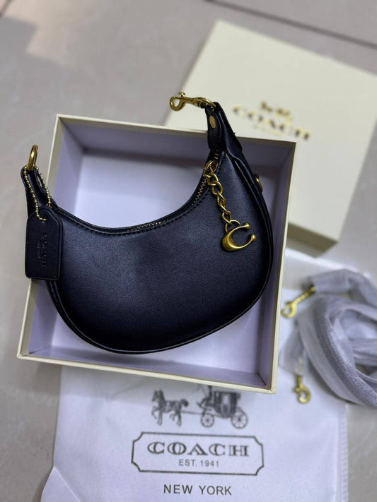 🍒 Coach Jonie

1️⃣ First quality +🎁

Size : 16.5 * 9 cm

80 dhs✅

with box
🎁🎁🎁

Zain115
♥️♥️♥️