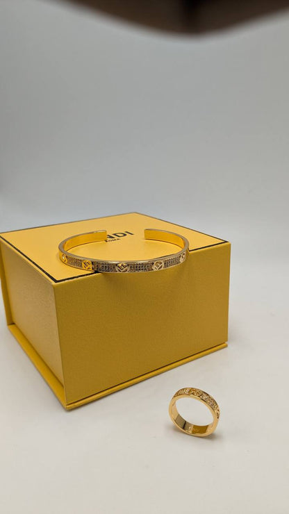 Fendi
*Master Quality* 
*Bracelet & F.ring*
130 dhs🇦🇪🇦🇪 with Normal Box 🎁
200 dhs🇦🇪🇦🇪 with Master Box 🎁

Zain210
♥️♥️♥️