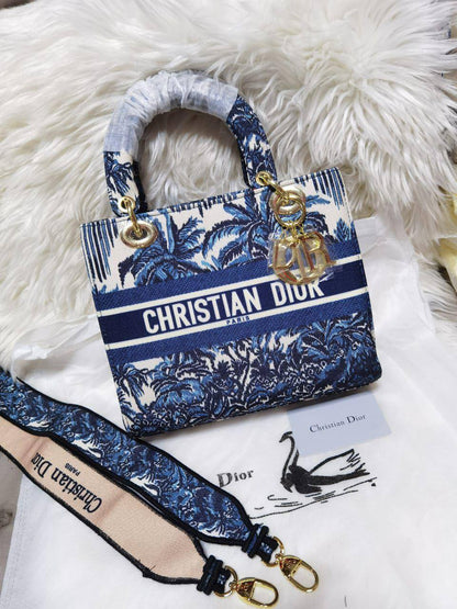 💗 Lady Dior
1⃣️ First quality
Size : 24 * 20 cm
85 dhs🇦🇪🇦🇪

Zain115
♥️♥️♥️