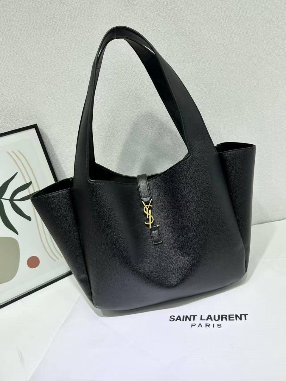 ❤️ YSL BEA
1️⃣ Frist quality
Size: 33 * 29  cm
115 dhs❣️

Zain115
♥️♥️♥️
