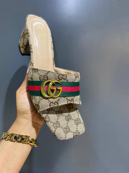 Gucci
size 36-42 
120 dhs✅

Zain132
♥️♥️♥️