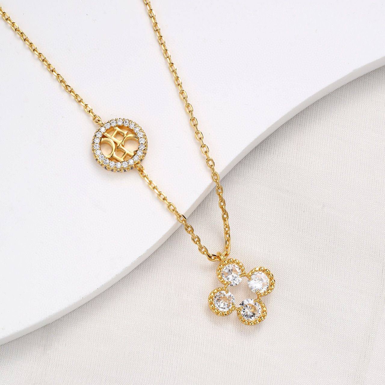Carolina ❤️‍🔥*
Necklace ✨
Master quality 💯
With normal boxes 🗃️ 
50 dhs✅

Zain216
♥️♥️♥️