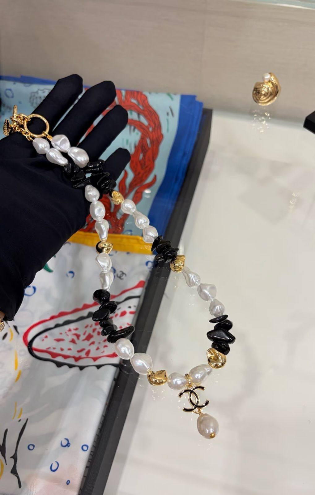 CHANEL

Necklace  🍃
Master

With normal box 🎁
115 dhs🇦🇪🇦🇪

With master box🎁
125 dhs🇦🇪🇦🇪

Zain263
♥️♥️♥️