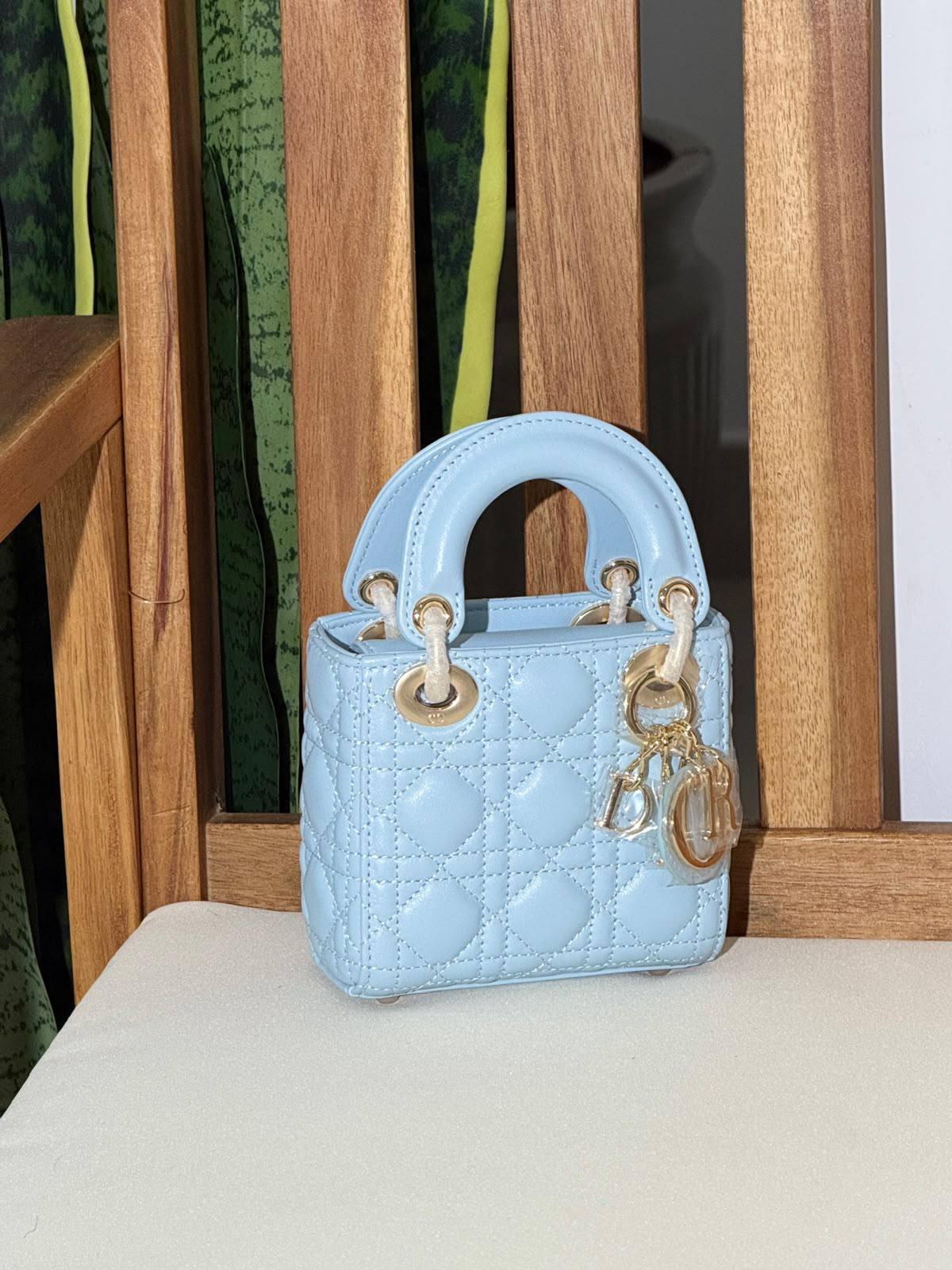 DIOR
Super Master Quality ⚡️
Original Packing 🎁
Size 12CM📏
For Price 👇 WhatsApp✅
0568585901 
0507557372
0552275751 Owner Zain 👌

Zain321
♥️♥️♥️