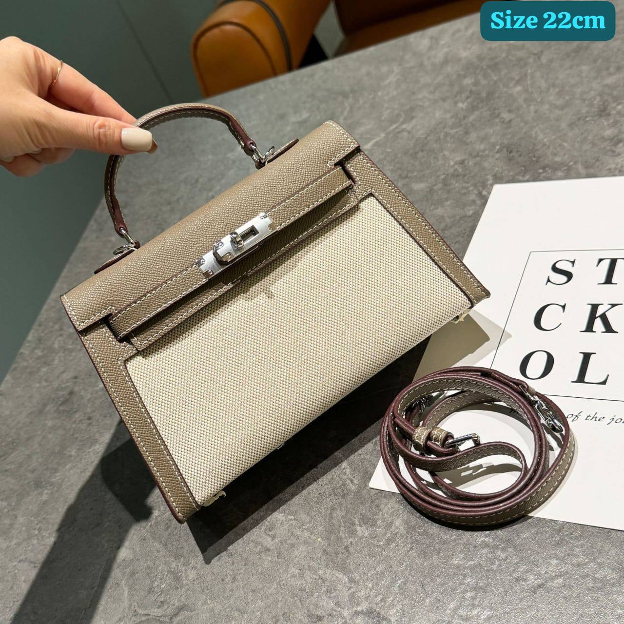 Hermes
Good quality 

with box 
🎁🎁🎁

95 dhs✅

Zain186
♥️♥️♥️