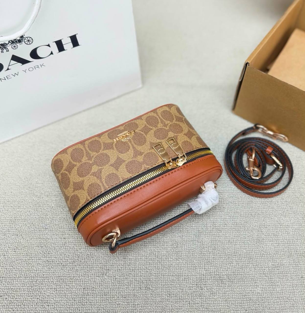 COACH NEW CAME HIGH QUALITY WITH BOX  
110 dhs🇦🇪🇦🇪

Zain295
♥️♥️♥️