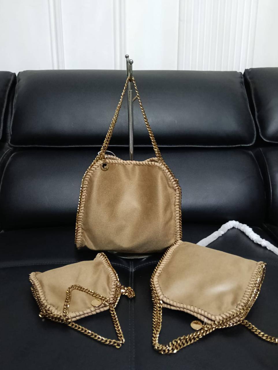 Stella mccarteny

Small 95 dhs🇦🇪🇦🇪

Medium  100 dhs🇦🇪🇦🇪

Big  110 dhs🇦🇪🇦🇪


with box

Zain35
♥️♥️♥️