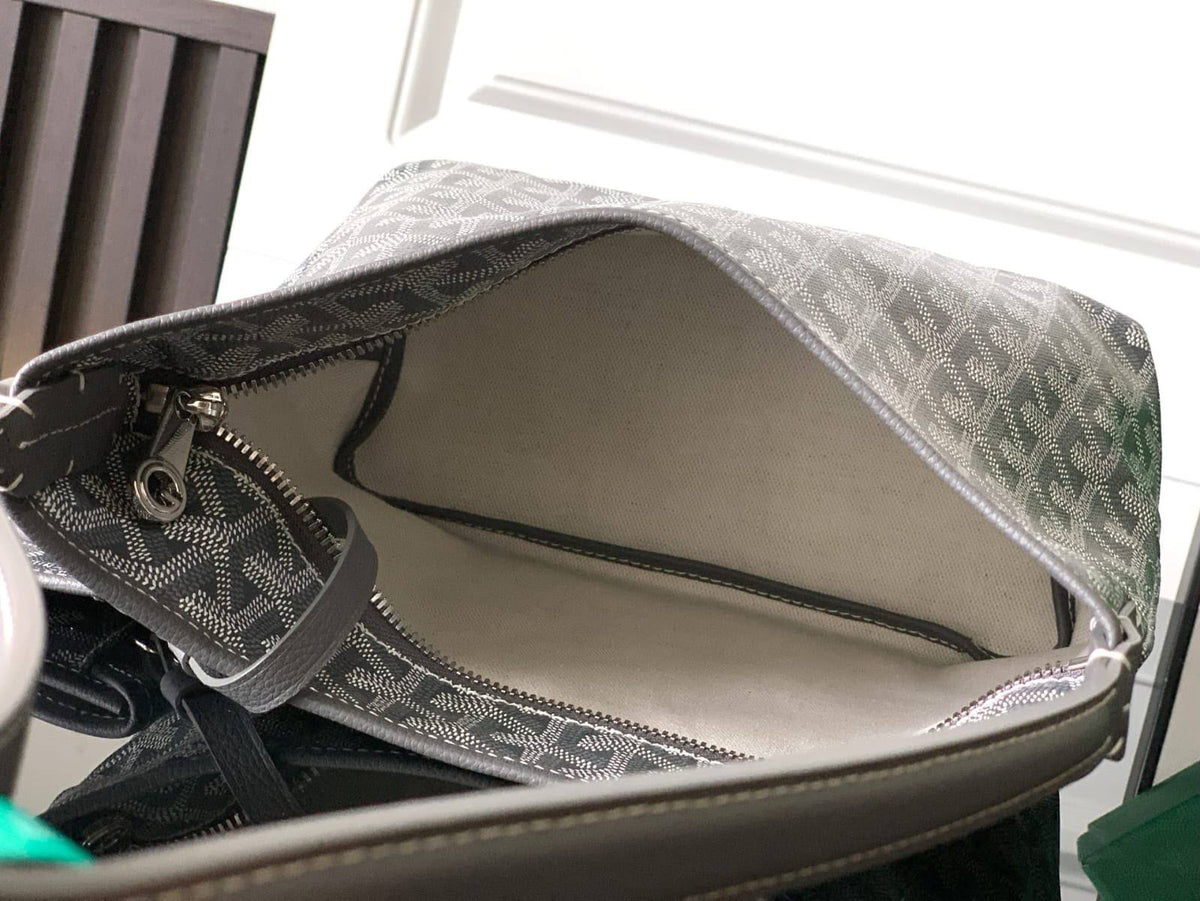 Goyard Boheme 
Hobo

 Goyardine✅ 
Size 20 cm

For Price 👇 WhatsApp✅
0568585901 
0507557372
0552275751 Owner Zain 👌

Zain274
♥️♥️♥️