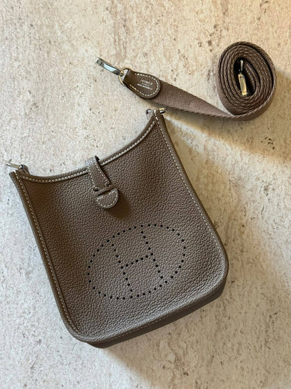 HERMES 💫

Super Master Quality ⚡️

Original Packing 🎁

Size 16CM📏

For Price 👇 WhatsApp✅
0568585901 
0507557372
0552275751 Owner Zain 👌

Zain321
♥️♥️♥️