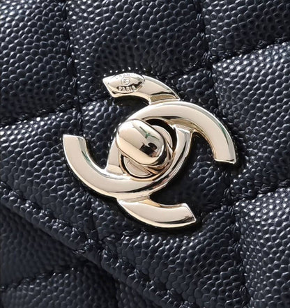 CHANEL 
 GOOD QUALITY 
WITH MAGNETS BOX 🎁

110 dhs✅

Zain39
♥️♥️♥️