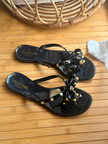 Valentino
AA Quality
𝗦𝗶𝘇𝗲 𝟯𝟲 𝘁𝗼𝗼 𝟰𝟭 
450 dhs🇦🇪🇦🇪

Zain303
♥️♥️♥️