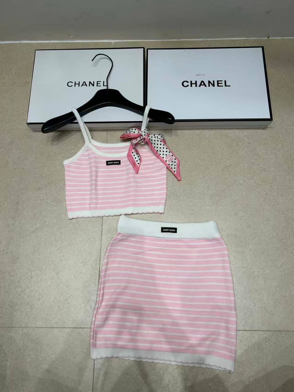 MIU MIU
*Super Master quality*
*Sizes:S M L XL*

350 dhs🇦🇪🇦🇪

Zain308
♥️♥️♥️