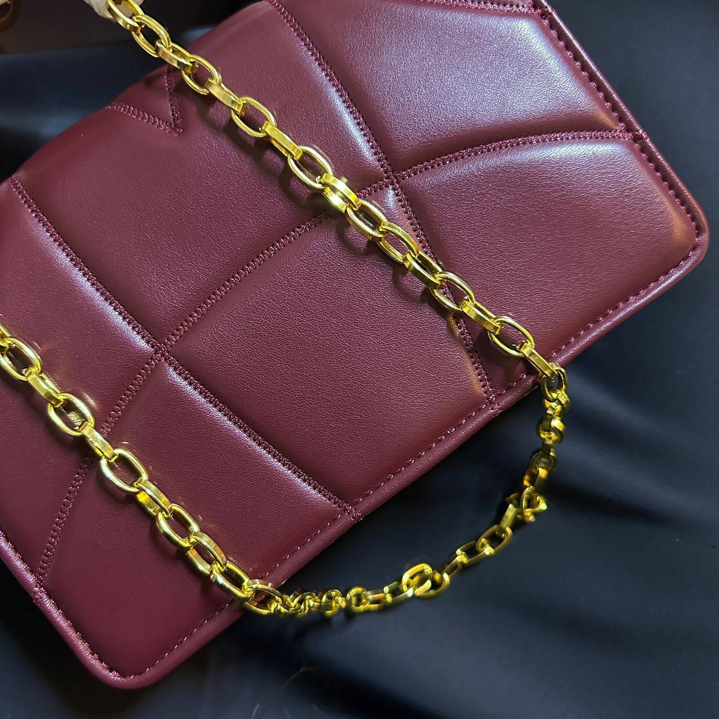D&G
copy one 
with box 
210 dhs🇦🇪🇦🇪

Zain295
♥️♥️♥️