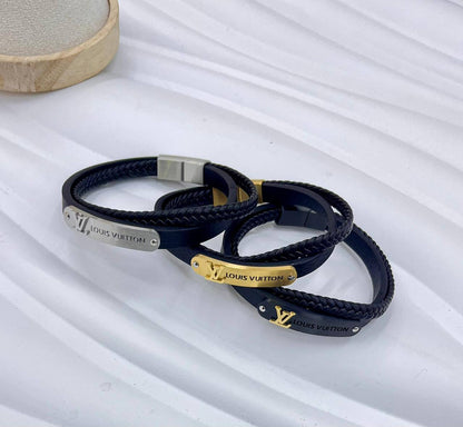 *Men leather Bracelet* 🪩
Good quality 

35 dhs🪙💕
normal box 📦

Zain48
♥️♥️♥️