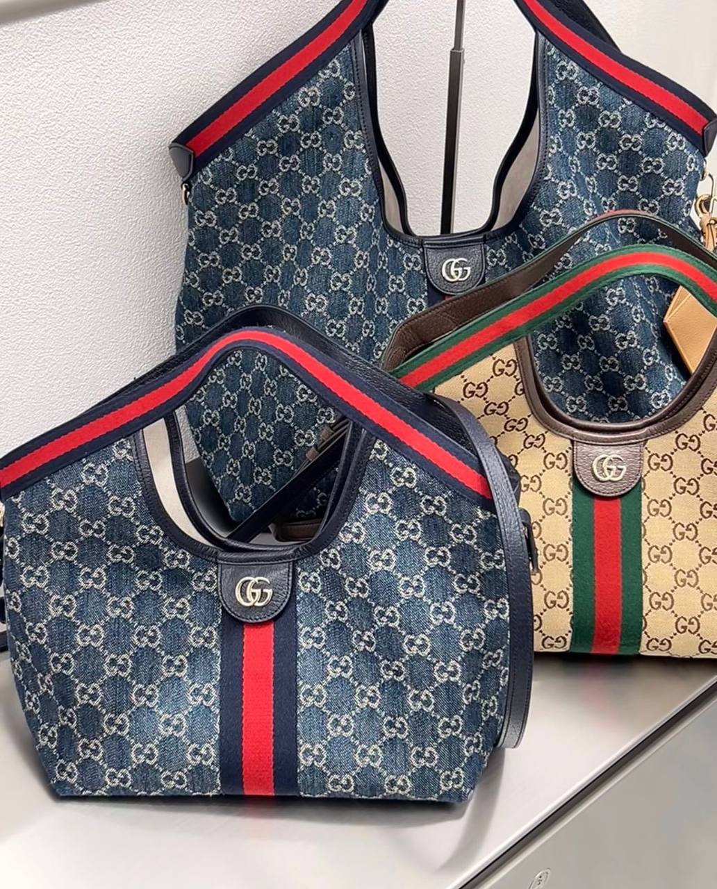 Gucci
105 dhs💓
size：big
Good quality

Zain35
♥️♥️♥️