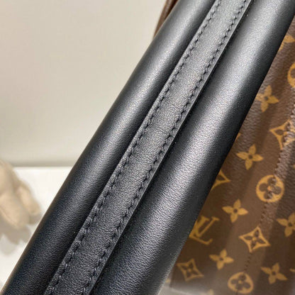 LV
 BACKPACK COPY ONE  SMALL SIZE SPECIAL OFFER ONLY 
150 dhs💓

Zain295
♥️♥️♥️