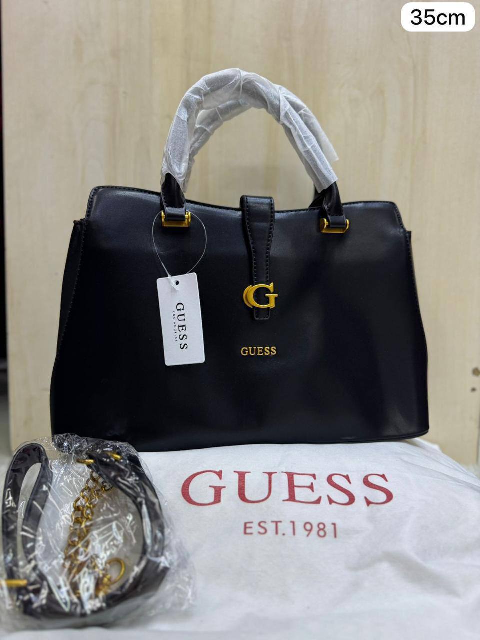🌸 Guess Tote
Good quality
Size : 35 * 23 * 10 cm
110 dhs🇦🇪🇦🇪

Zain115
♥️♥️♥️