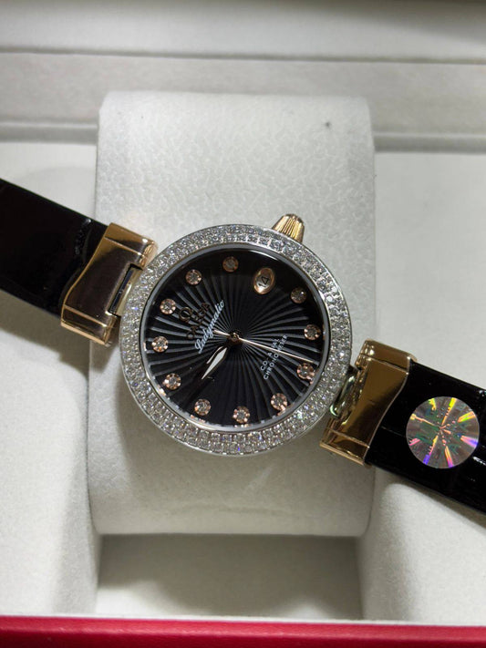 OMEGA LADY 
_Women's ... New style.

380 dhs🪙🌨️
____WITH BOX ______❒
🎁🎁🎁

Zain108
♥️♥️♥️