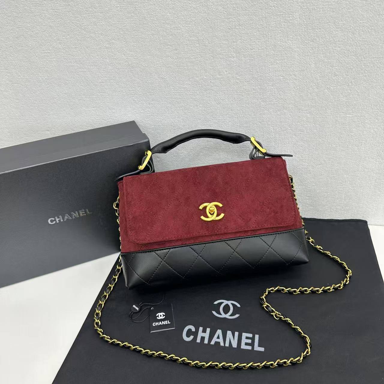 Chanel
withbox 
115 dhs✅

Zain143
♥️♥️♥️