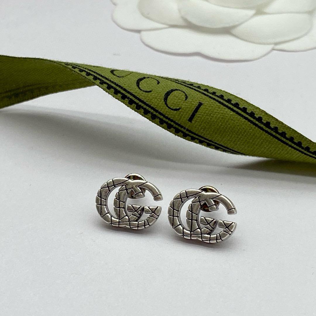 GUCCI EARRING
MASTER ✨💫
50 DHS💓
WITH BOX AND PAPER BAG🎁🛍️

Zain89
♥️♥️♥️