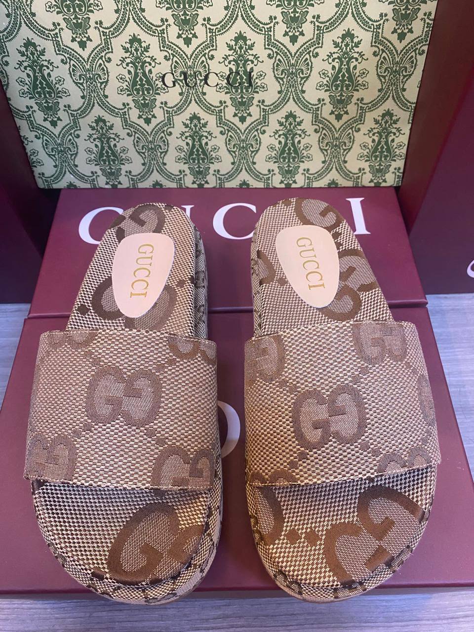 Gucci Slipper,

New Arrived 

Size 36 To 41
105 dhs🇦🇪🇦🇪

Zain120
♥️♥️♥️