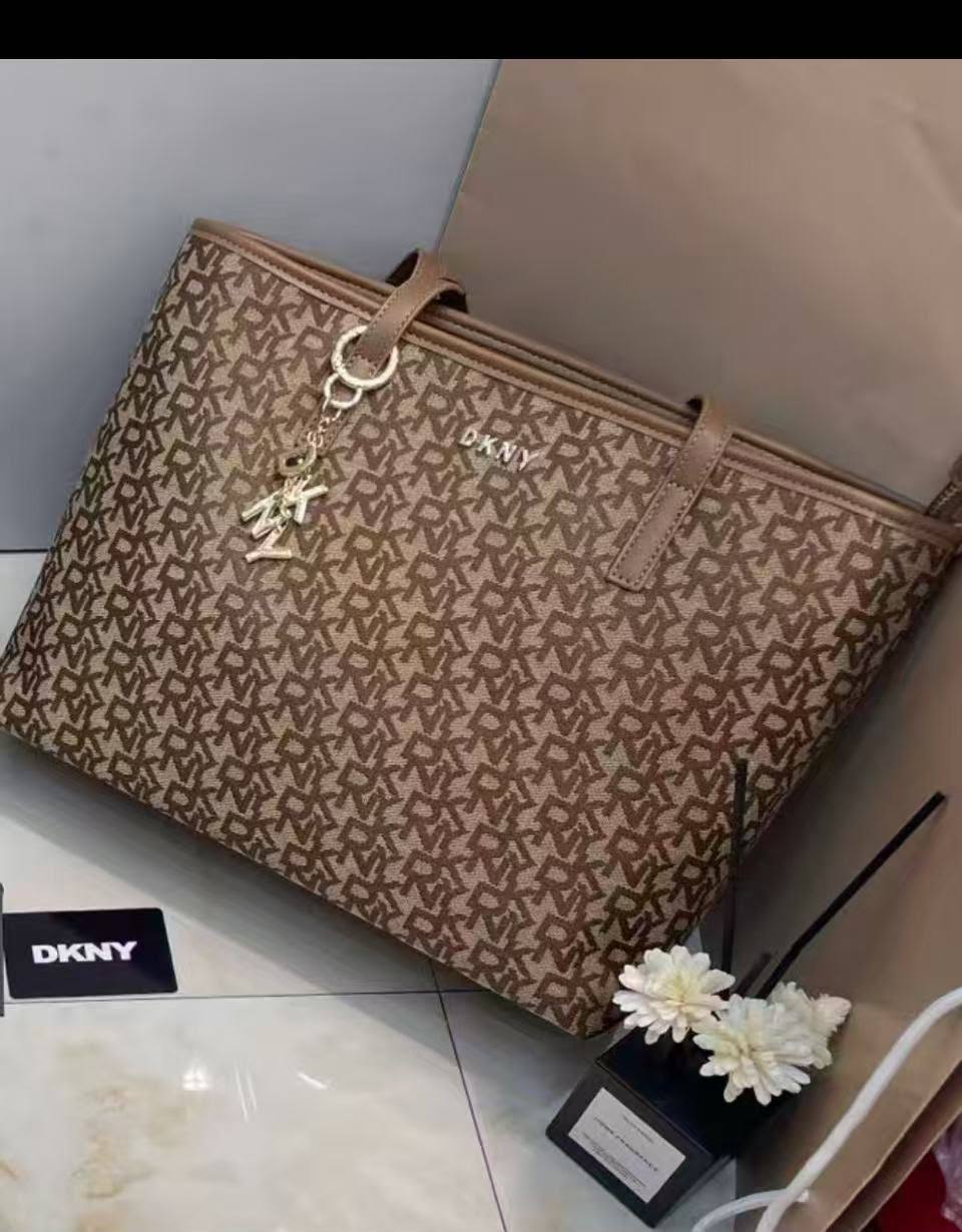 Dkny
120 dhs💓
good quality

Zain175
♥️♥️♥️
