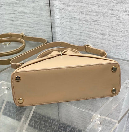 DIOR 
 GOOD QUALITY 
105 dhs🇦🇪🇦🇪

Zain39
♥️♥️♥️