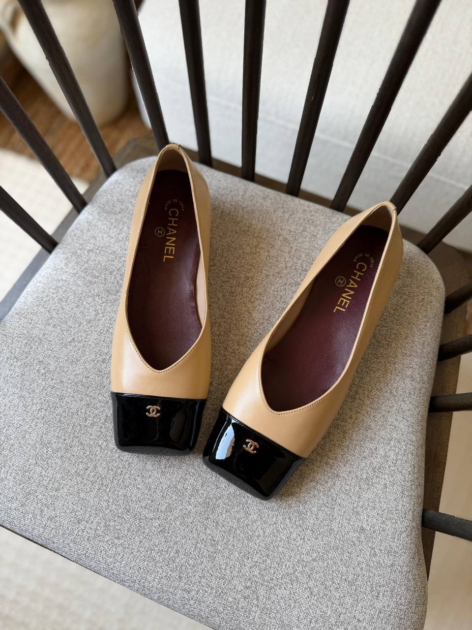 Chanel 
𝑨𝑨𝑨 𝑸𝒖𝒂𝒍𝒊𝒕𝒚
𝑺𝒊𝒛𝒆 𝟑5 𝒕𝒐 𝟒2 
490 dhs✅

Zain81
♥️♥️♥️