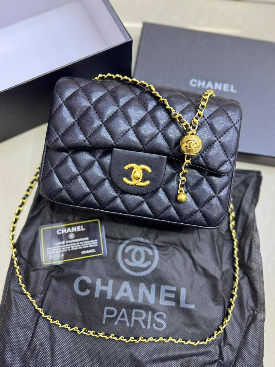 🌷 Chanel CF
1⃣️ First quality +🎁
Size : 22 * 16  cm
75 dhs✅
with box🎁

Zain115
♥️♥️♥️