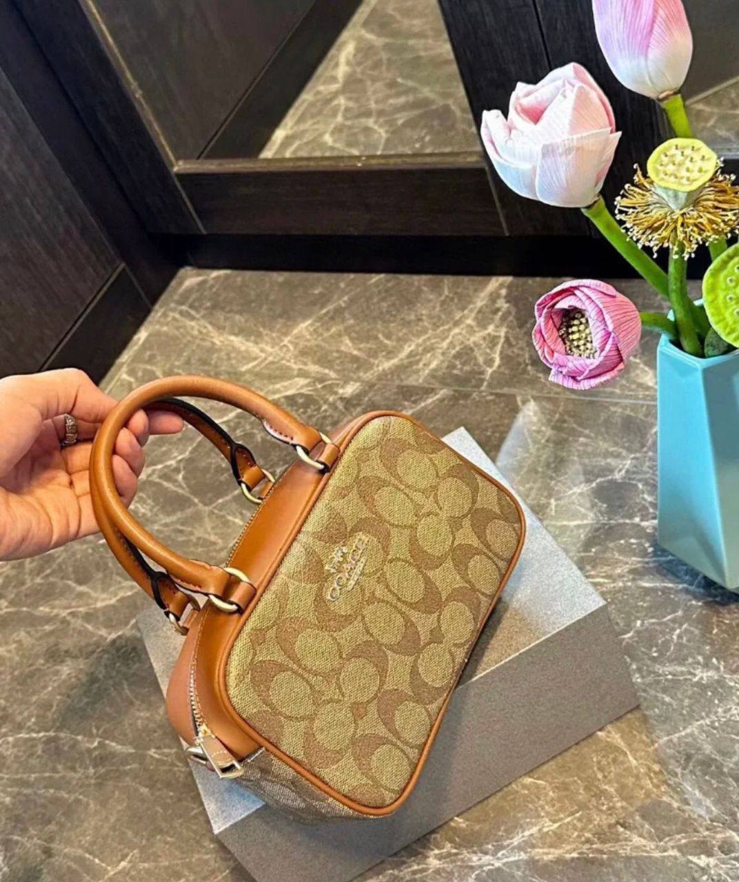 Coach 
80 dhs✅

with box🎁🎁🎁

Zain42
♥️♥️♥️