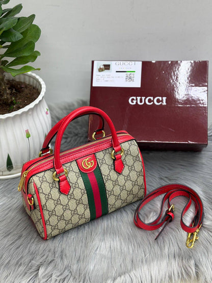GUCCI
SIZE …….22CM🥰
90 dhs🗽
with BOX🌷

Zain244
♥️♥️♥️