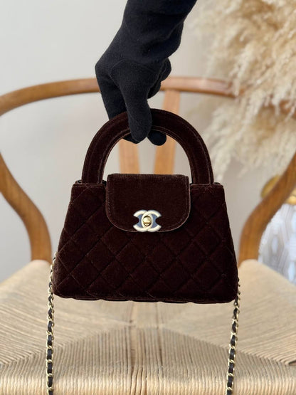 CHANEL
20cm
340 dhs🇦🇪🇦🇪
Top quality 
With box🎁

Zain167
♥️♥️♥️