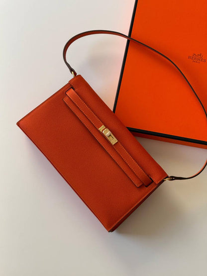 Hermes pochette epsom 
27cm💕master quality😍

with box
🎁🎁🎁

340 dhs🪙💕

Zain52
♥️♥️♥️