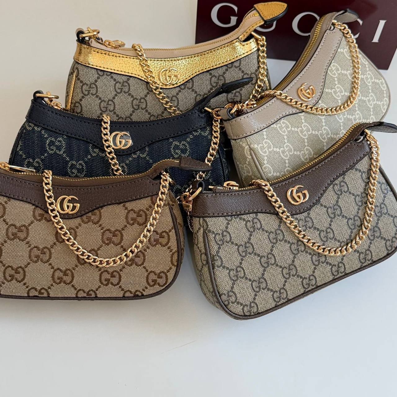 Gucci 
Master ❣️❣️
190 dhs✅

Zain134
♥️♥️♥️