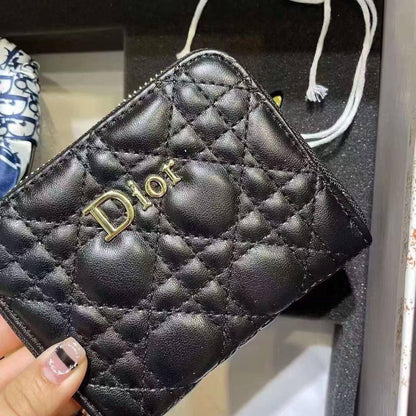 Dior
20*17*8 cm
With box
🎁🎁🎁

🌹Set 130 dhs✅

Zain17
♥️♥️♥️