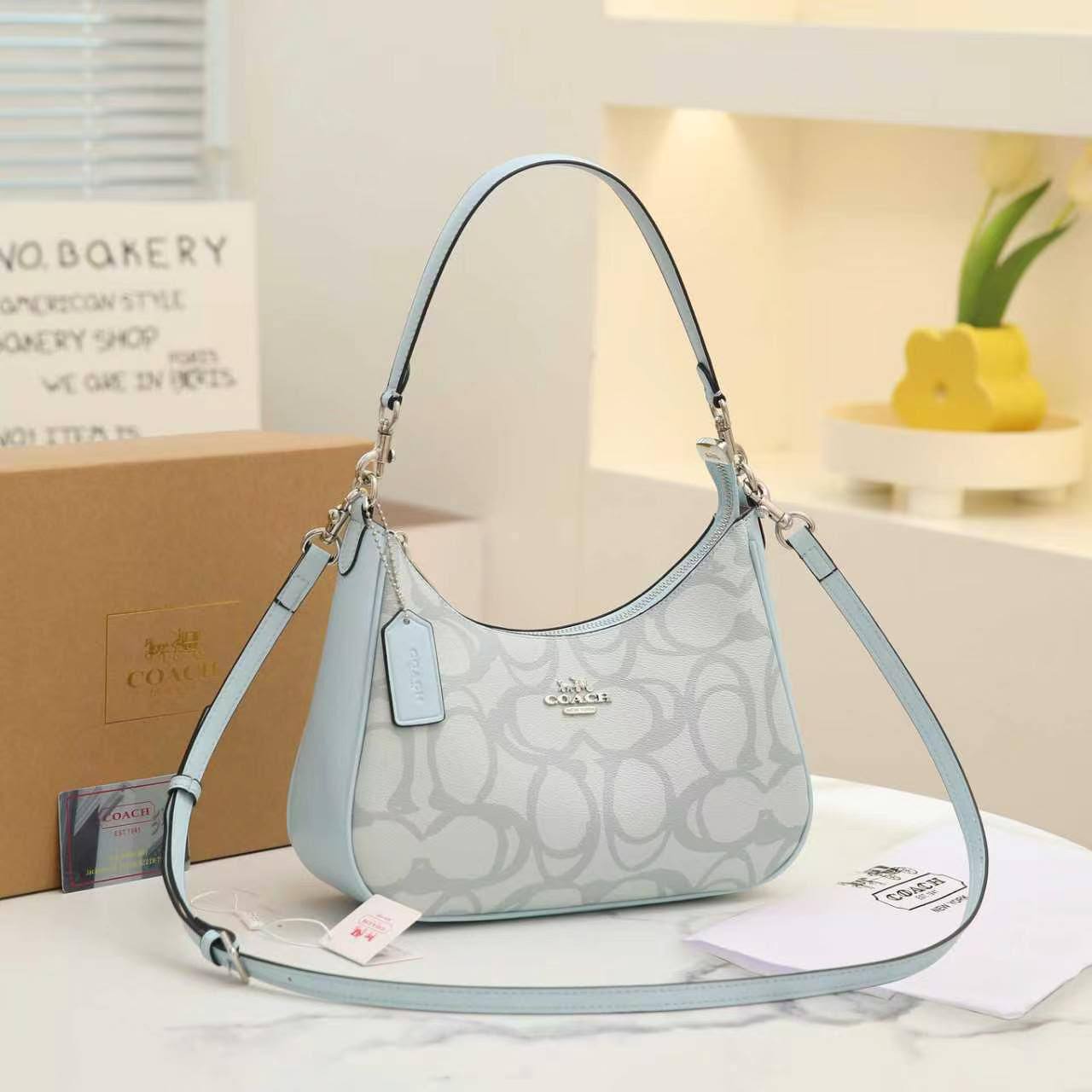 COACH 
HIGH QUALITY 
WITH BOX 
120 dhs🇦🇪🇦🇪

Zain39
♥️♥️♥️
