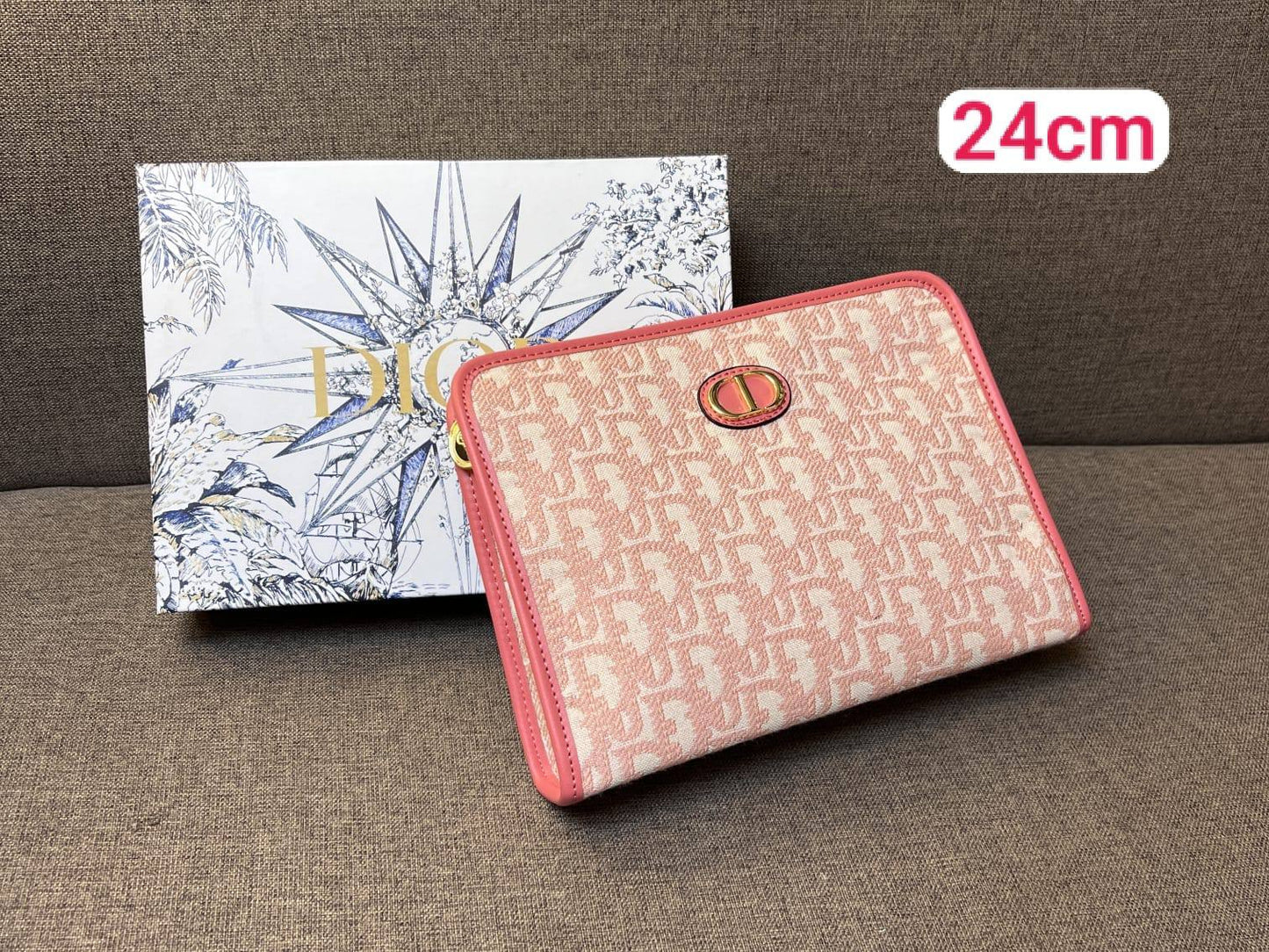 Clutch Bags
70 dhs✅
with box

Zain26
♥️♥️♥️