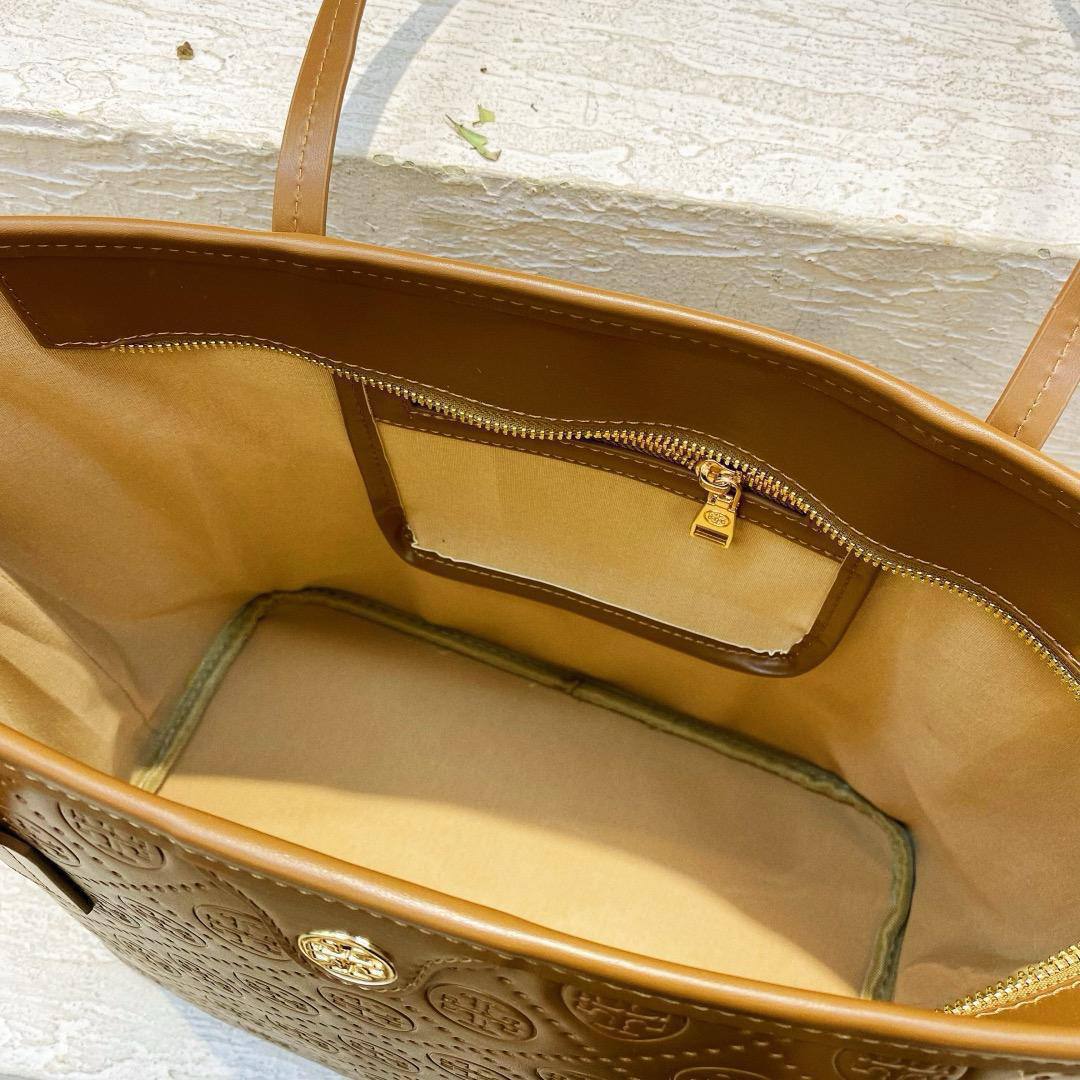 Tory Burch
34*30*17.5cm
With pouch
75 dhs🪙🌨️

Zain17
♥️♥️♥️