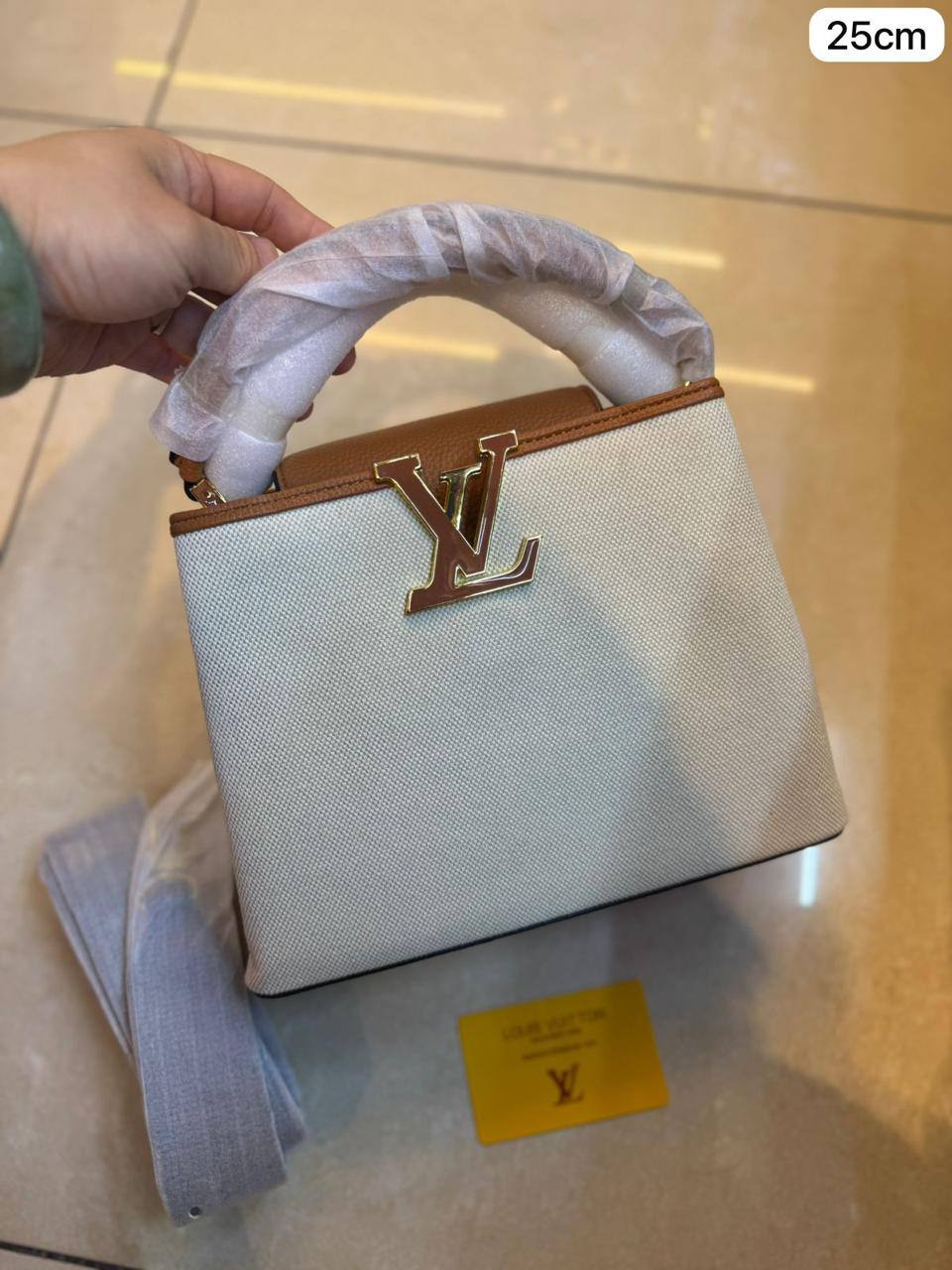🥇LV Capucenis
1️⃣ First quality +🎁
Size : 25 * 17 cm
100 dhs✅
with box🎁

Zain115
♥️♥️♥️