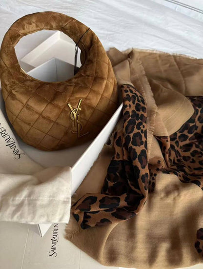 YSL
90 dhs🪙🌨️
Good quality 

with box
🎁🎁🎁

Zain35
♥️♥️♥️