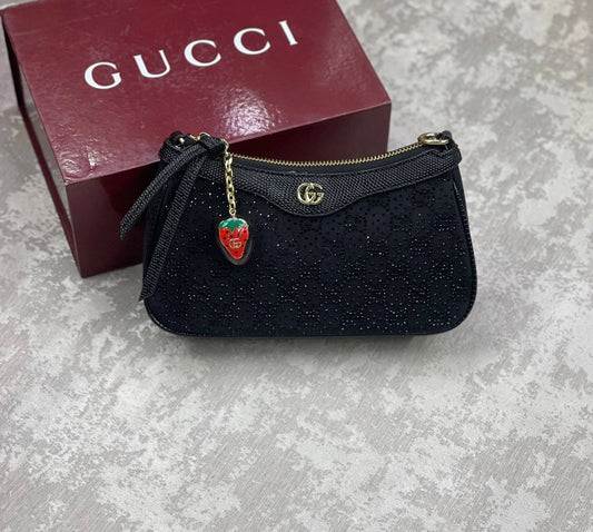 Gucci

230 dhs✅

with box
🎁🎁🎁

Zain175
♥️♥️♥️