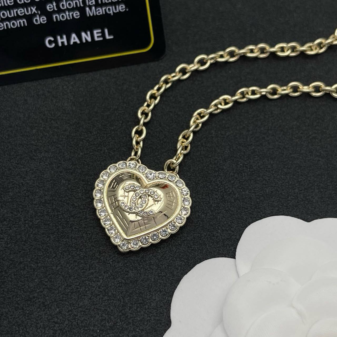 Chanel Set 💐
Necklace 
Earrings 
Master Quality 🎲

*90* AED normal box 📦 
*105* AED master box 🗃️

Zain48
♥️♥️♥️