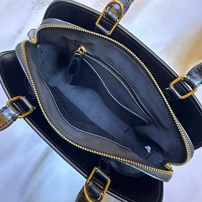 YSL 

COPY ONE 

NEW CAME
 WITH BOX

125 dhs🇦🇪
Zain39
♥️♥️♥️