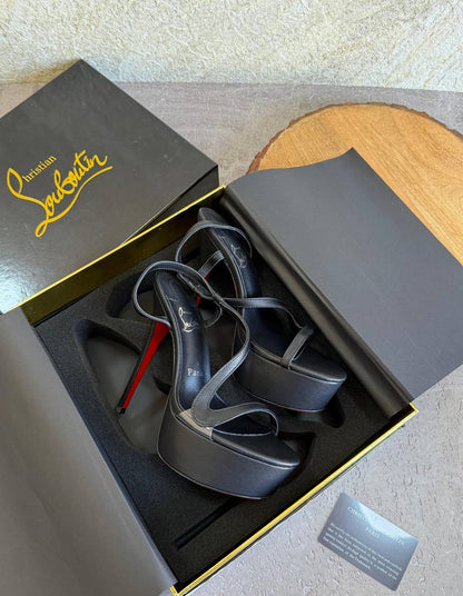 LOUBOUTIN
SuperMaster Quality 💯
550 dhs✅
Size: 36 -41💥

Zain171
♥️♥️♥️
